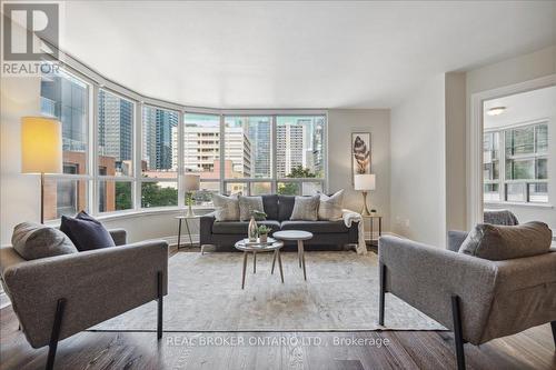 409 - 25 Maitland Street, Toronto (Church-Yonge Corridor), ON - Indoor Photo Showing Living Room