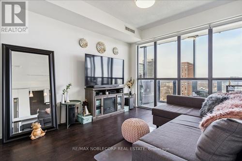 4211 - 101 Charles Street E, Toronto, ON - Indoor Photo Showing Living Room