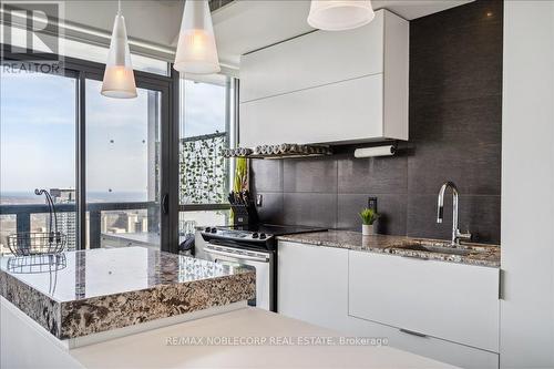 4211 - 101 Charles Street E, Toronto, ON - Indoor Photo Showing Kitchen