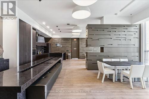 4211 - 101 Charles Street E, Toronto, ON - Indoor Photo Showing Dining Room