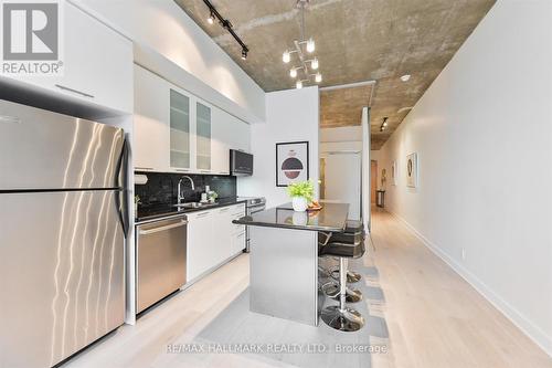 422 - 33 Mill Street, Toronto, ON - Indoor Photo Showing Kitchen