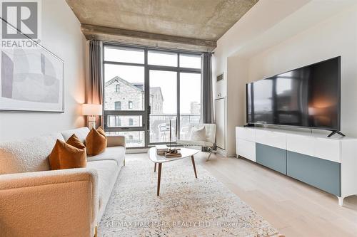 422 - 33 Mill Street, Toronto (Waterfront Communities), ON - Indoor Photo Showing Living Room