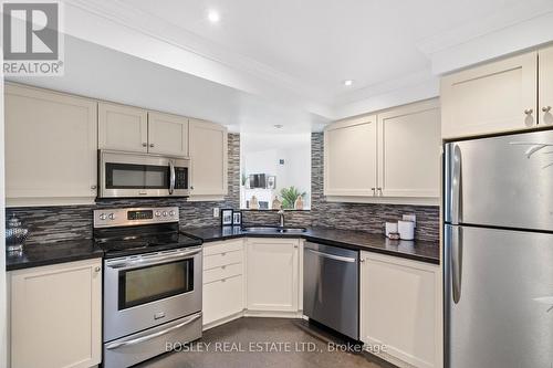 602 - 1818 Bayview Avenue, Toronto (Mount Pleasant East), ON - Indoor Photo Showing Kitchen With Stainless Steel Kitchen With Upgraded Kitchen