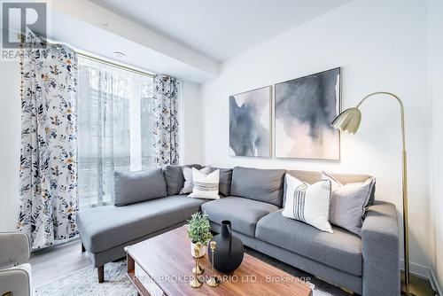 5 - 88 Turtle Island Road, Toronto (Englemount-Lawrence), ON - Indoor Photo Showing Living Room