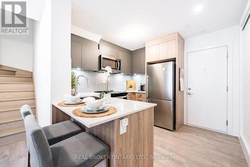 5 - 88 Turtle Island Road, Toronto (Englemount-Lawrence), ON - Indoor Photo Showing Kitchen With Stainless Steel Kitchen With Upgraded Kitchen