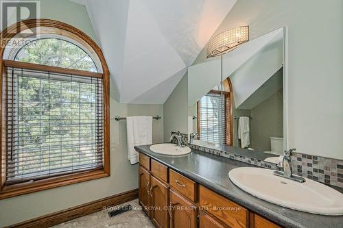 8108 Wellington Rd 22, Centre Wellington, ON - Indoor Photo Showing Bathroom