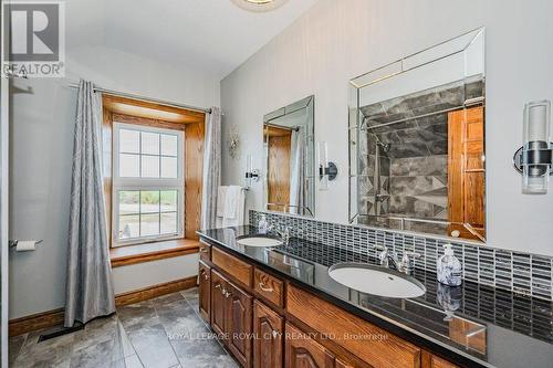 8108 Wellington Rd 22, Centre Wellington, ON - Indoor Photo Showing Bathroom