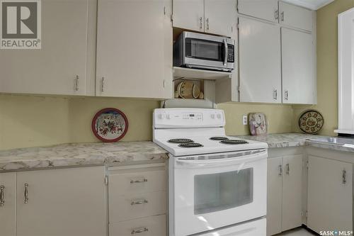 2345 Elphinstone Street, Regina, SK - Indoor Photo Showing Kitchen