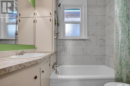 2345 Elphinstone Street, Regina, SK - Indoor Photo Showing Bathroom