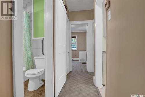 2345 Elphinstone Street, Regina, SK - Indoor Photo Showing Bathroom