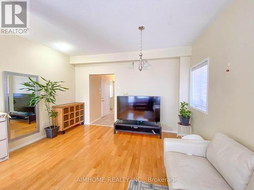 104 Weatherill Road, Markham (Berczy), ON - Indoor Photo Showing Living Room