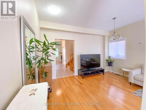 104 Weatherill Road, Markham (Berczy), ON - Indoor Photo Showing Living Room