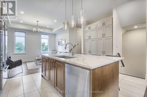 9392 Bayview Avenue, Richmond Hill (Observatory), ON - Indoor Photo Showing Kitchen With Double Sink With Upgraded Kitchen