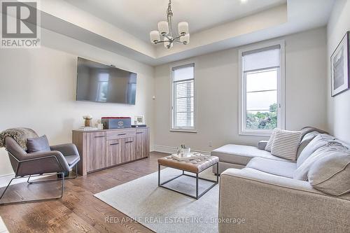 9392 Bayview Avenue, Richmond Hill (Observatory), ON - Indoor Photo Showing Living Room