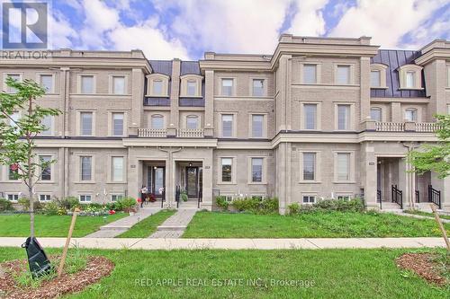 9392 Bayview Avenue, Richmond Hill, ON - Outdoor With Facade