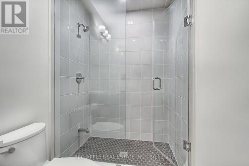 9392 Bayview Avenue, Richmond Hill, ON - Indoor Photo Showing Bathroom