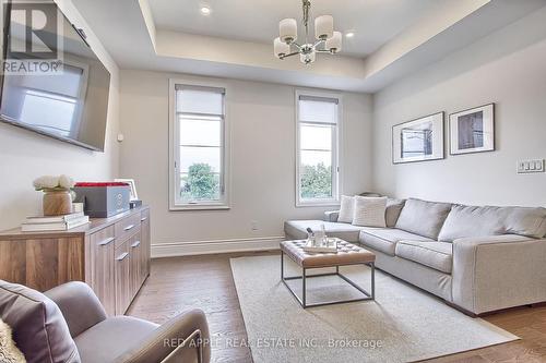 9392 Bayview Avenue, Richmond Hill, ON - Indoor Photo Showing Living Room