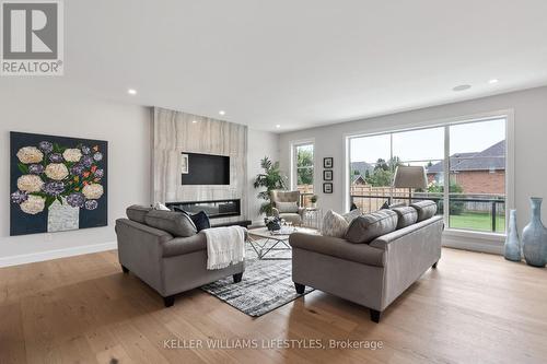 163 Westbrook Drive, Middlesex Centre (Kilworth), ON - Indoor Photo Showing Living Room