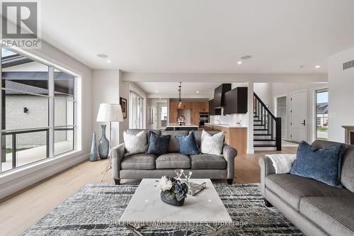 163 Westbrook Drive, Middlesex Centre (Kilworth), ON - Indoor Photo Showing Living Room