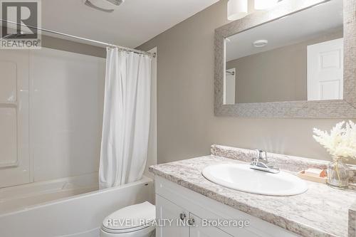 18 Denniston Street, Kawartha Lakes (Lindsay), ON - Indoor Photo Showing Bathroom