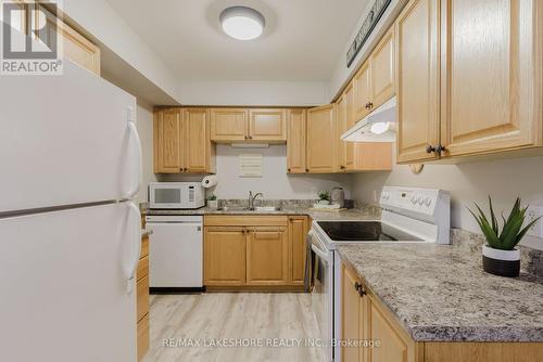 109 - 841 Battell Court, Cobourg, ON - Indoor Photo Showing Kitchen With Double Sink