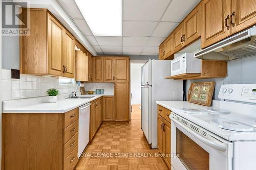 56 Arden Crescent, Toronto (Clairlea-Birchmount), ON - Indoor Photo Showing Kitchen