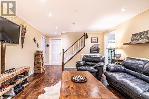 929 Eldon Road, Kawartha Lakes (Oakwood), ON - Indoor Photo Showing Living Room