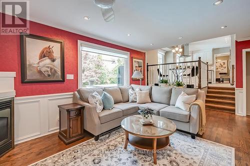 3159 South Drive, Burlington, ON - Indoor Photo Showing Living Room