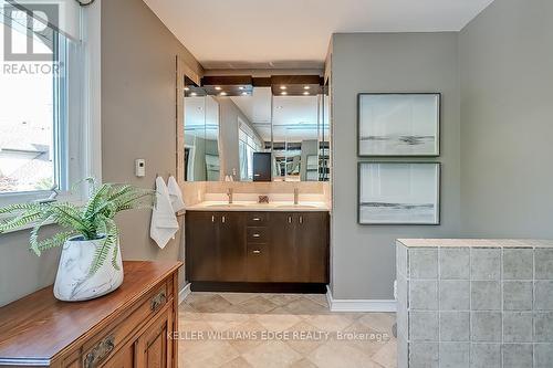 3159 South Drive, Burlington, ON - Indoor Photo Showing Bathroom