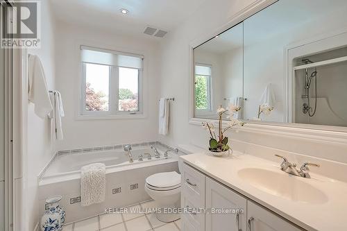 3159 South Drive, Burlington, ON - Indoor Photo Showing Bathroom