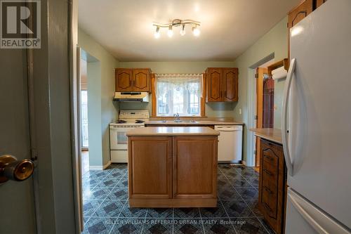 8 Attila Court, Toronto (West Humber-Clairville), ON - Indoor Photo Showing Kitchen