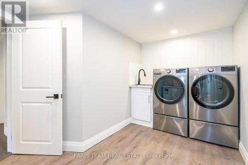 1171 North Shore Drive, Innisfil, ON - Indoor Photo Showing Laundry Room