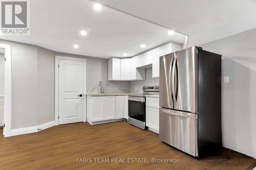 1171 North Shore Drive, Innisfil, ON - Indoor Photo Showing Kitchen