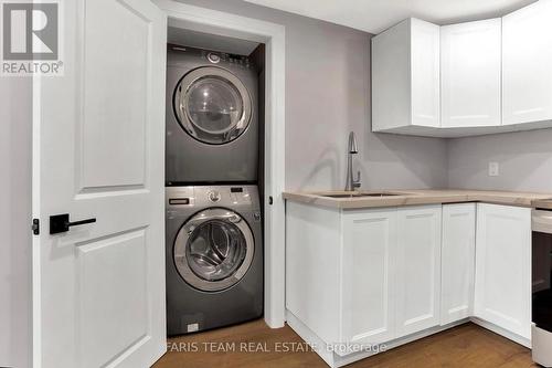 1171 North Shore Drive, Innisfil, ON - Indoor Photo Showing Laundry Room