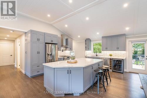 1171 North Shore Drive, Innisfil, ON - Indoor Photo Showing Kitchen With Upgraded Kitchen