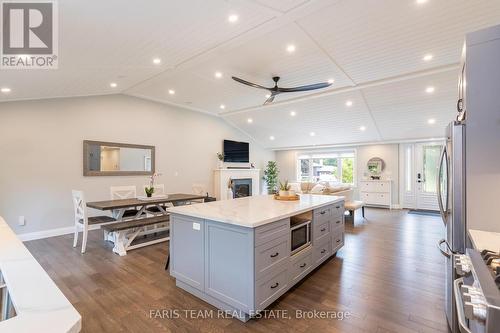 1171 North Shore Drive, Innisfil, ON - Indoor Photo Showing Kitchen With Upgraded Kitchen