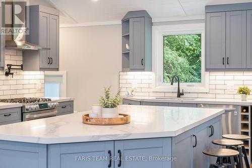 1171 North Shore Drive, Innisfil, ON - Indoor Photo Showing Kitchen With Upgraded Kitchen