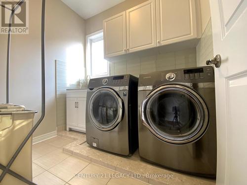 115 Kaitting Trail, Oakville, ON - Indoor Photo Showing Laundry Room