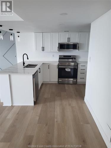 380 Pelissier Unit# 905, Windsor, ON - Indoor Photo Showing Kitchen With Double Sink