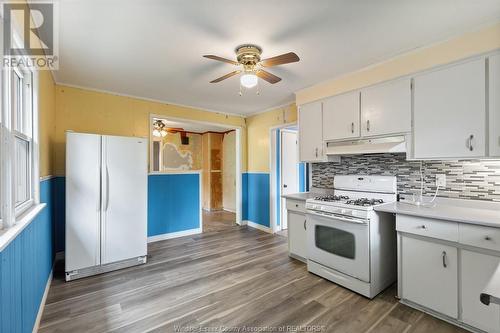 2233 Elsmere, Windsor, ON - Indoor Photo Showing Kitchen