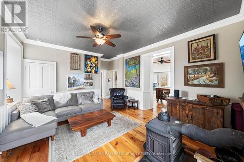 7243 Concession 1, Puslinch, ON - Indoor Photo Showing Living Room