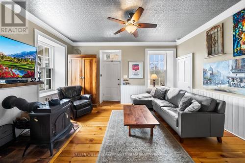 7243 Concession 1, Puslinch, ON - Indoor Photo Showing Living Room