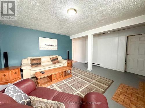 367 Timmins Avenue, Black River-Matheson, ON - Indoor Photo Showing Living Room