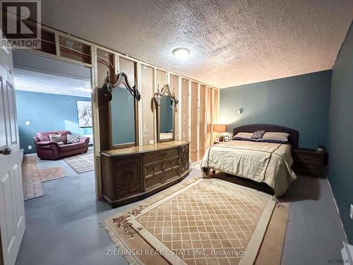 367 Timmins Avenue, Black River-Matheson, ON - Indoor Photo Showing Bedroom