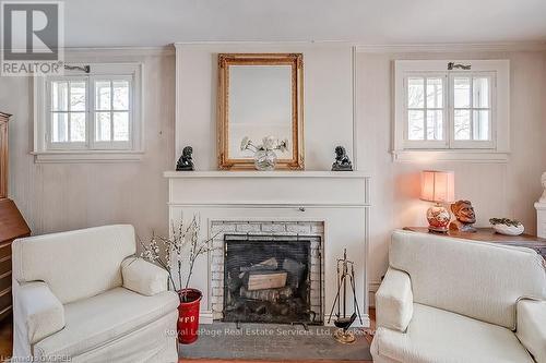 200 William Street, Oakville (1013 - Oo Old Oakville), ON - Indoor Photo Showing Living Room With Fireplace