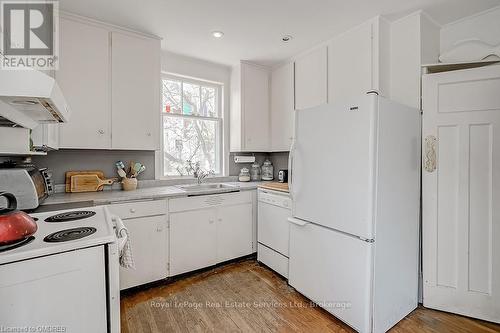 200 William Street, Oakville (1013 - Oo Old Oakville), ON - Indoor Photo Showing Kitchen