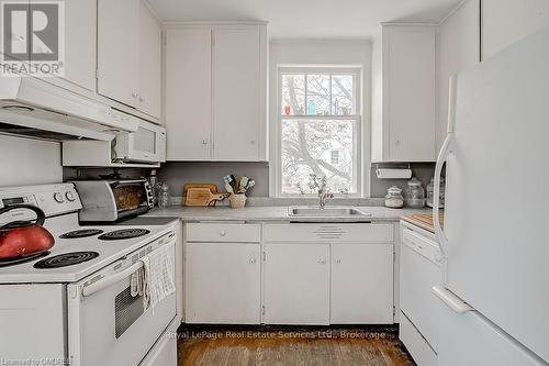 200 William Street, Oakville (1013 - Oo Old Oakville), ON - Indoor Photo Showing Kitchen