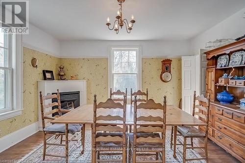 200 William Street, Oakville (1013 - Oo Old Oakville), ON - Indoor Photo Showing Dining Room With Fireplace