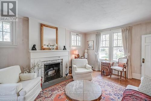 200 William Street, Oakville (1013 - Oo Old Oakville), ON - Indoor Photo Showing Living Room With Fireplace