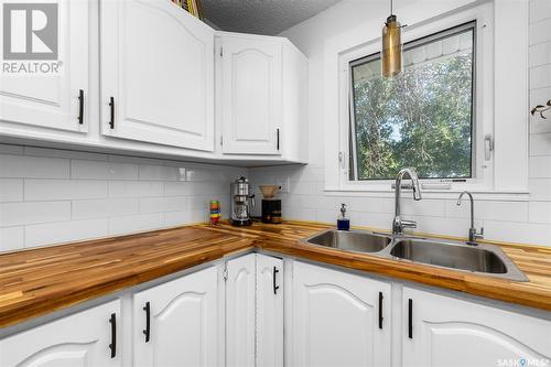 1611 Pascoe Crescent, Moose Jaw, SK - Indoor Photo Showing Kitchen With Double Sink